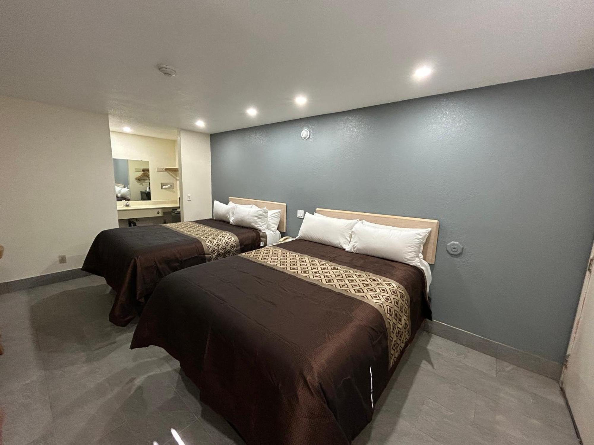 California Inn Hotel And Suites Adelanto Us 395 외부 사진