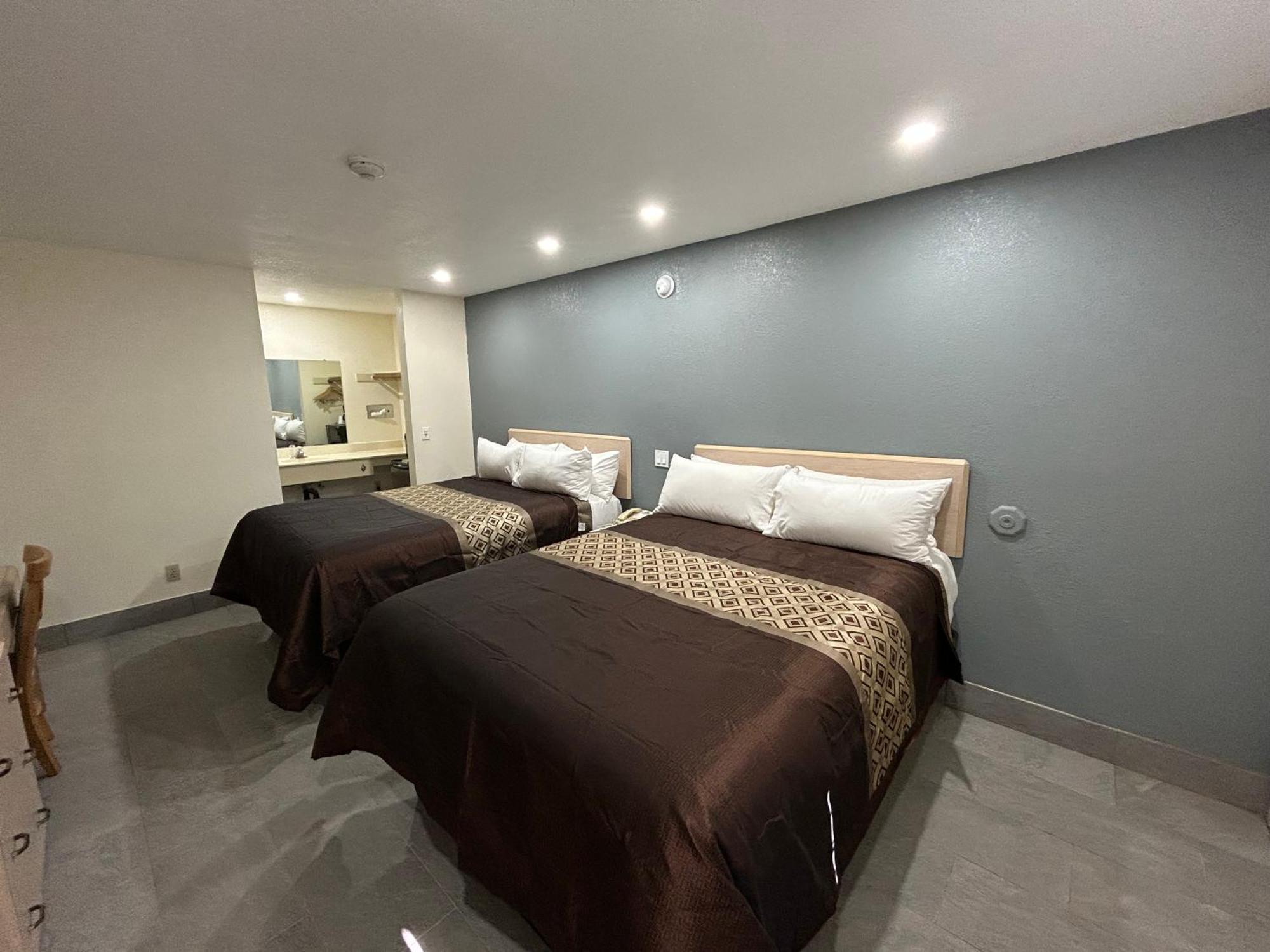 California Inn Hotel And Suites Adelanto Us 395 외부 사진