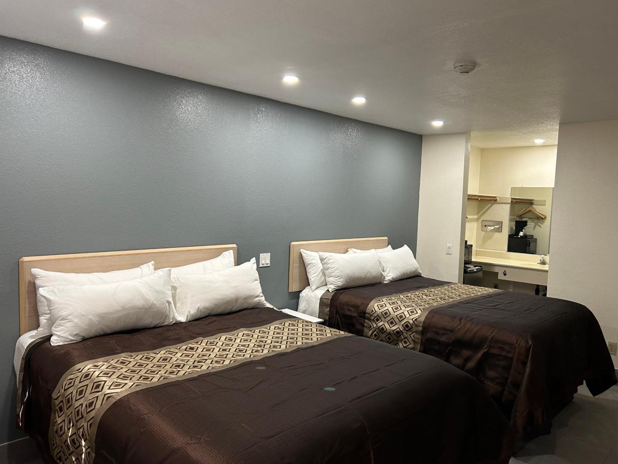 California Inn Hotel And Suites Adelanto Us 395 외부 사진