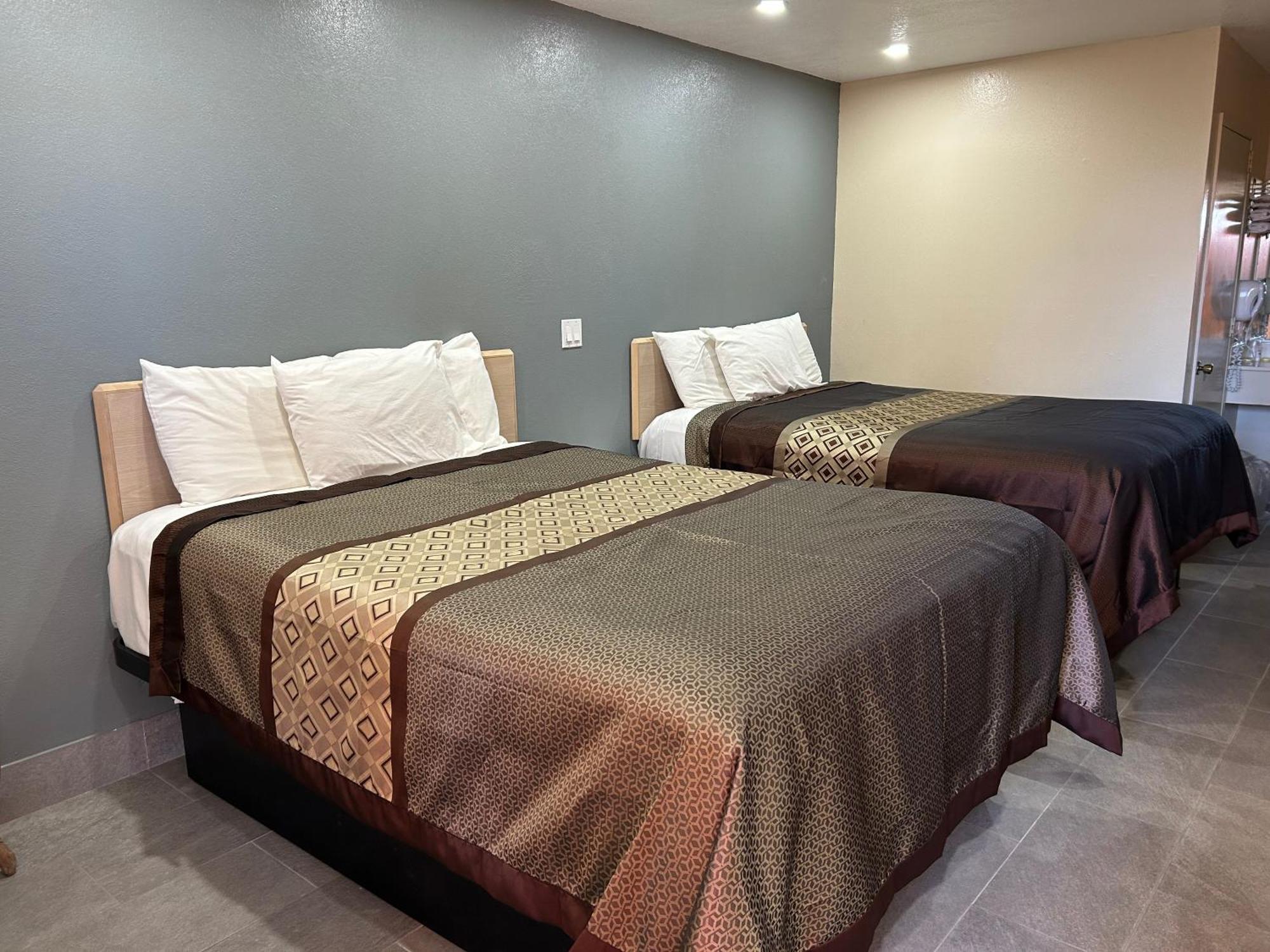 California Inn Hotel And Suites Adelanto Us 395 외부 사진