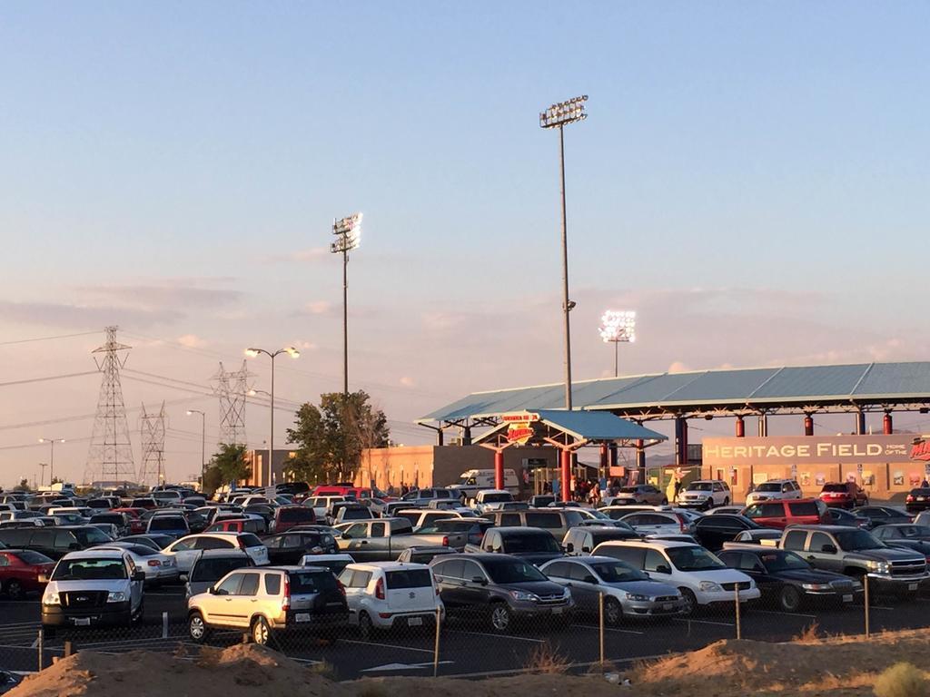 California Inn Hotel And Suites Adelanto Us 395 외부 사진