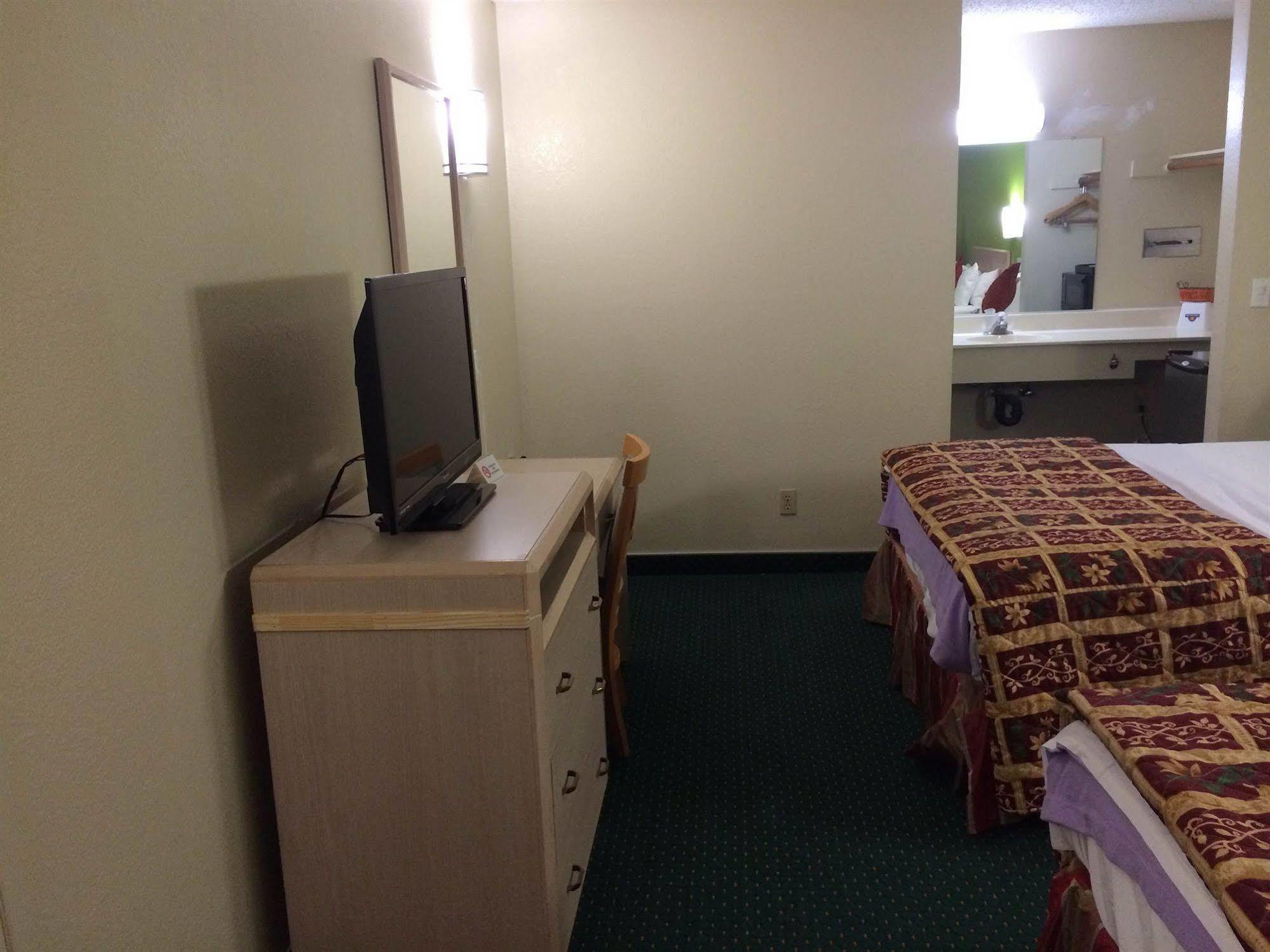 California Inn Hotel And Suites Adelanto Us 395 외부 사진