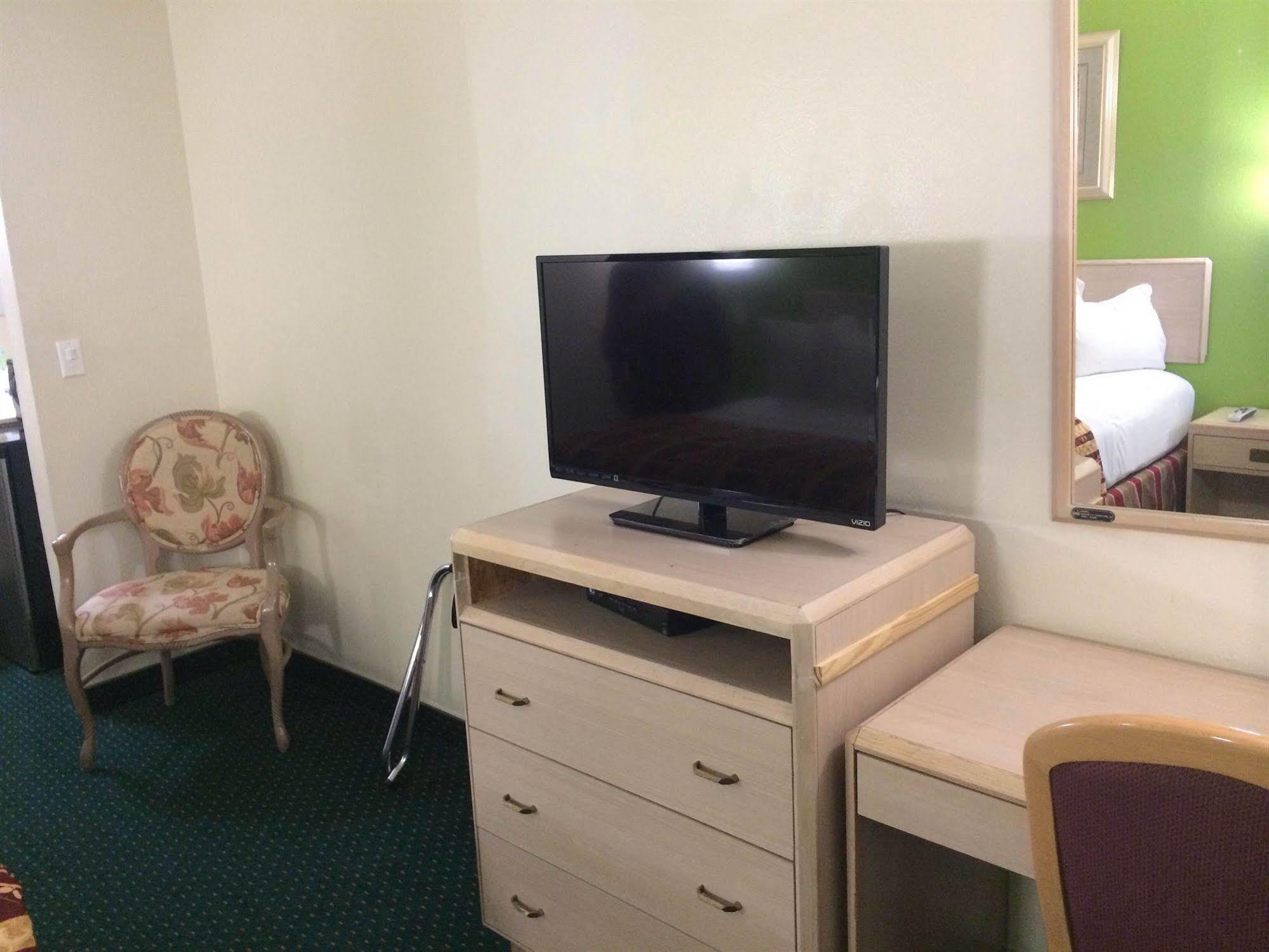 California Inn Hotel And Suites Adelanto Us 395 외부 사진